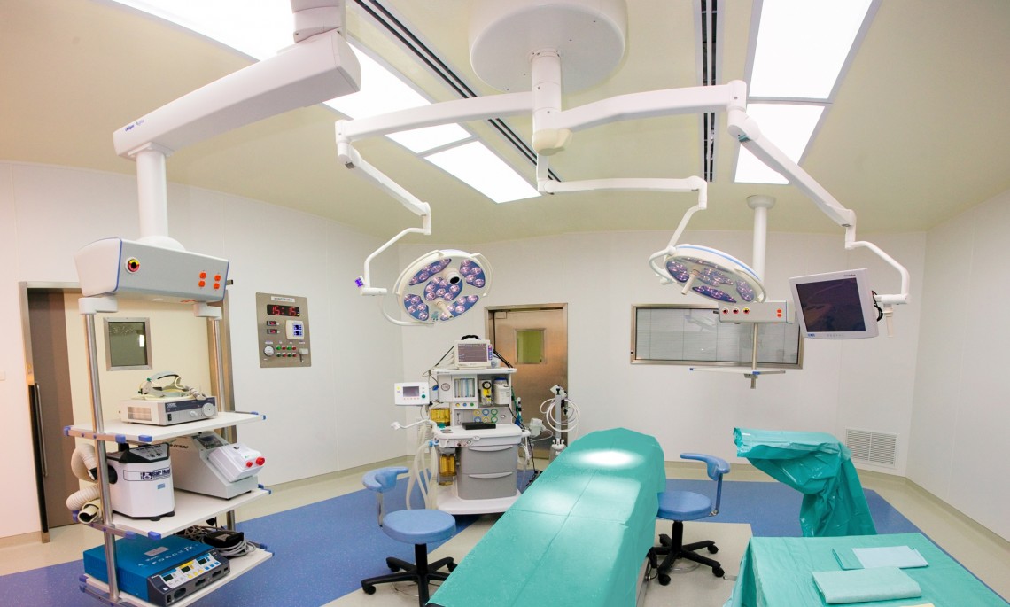 panorama-of-operating-room-at-kamol-cosmetic-hospital – Medego™